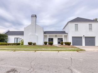 930 Old Towne St, Gulfport, MS 39507