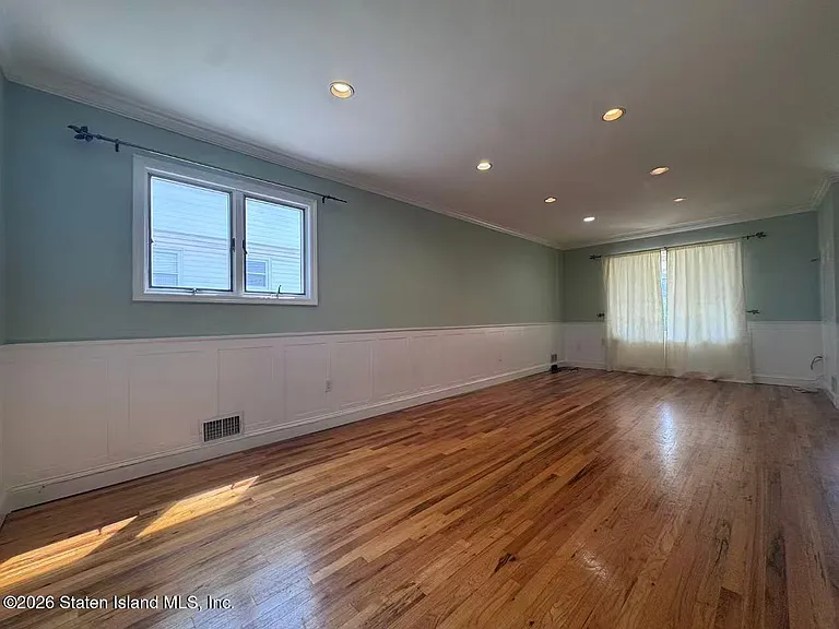 483 Barlow Ave — Photo 4