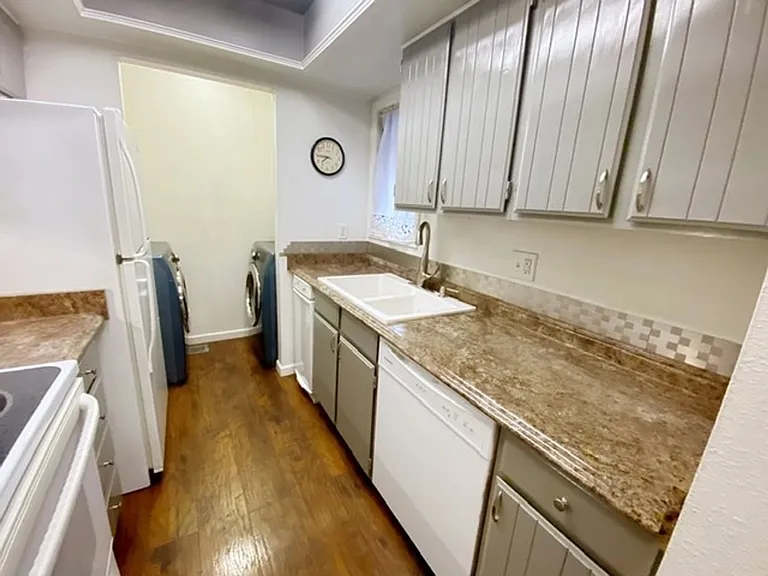 7270 Huntsmen Cir #F — Photo 39