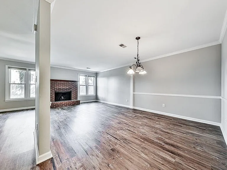 1365 Old Virginia Ct SE — Photo 3
