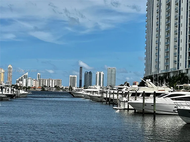 17111 Biscayne Blvd #1102 — Photo 32
