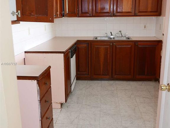 3rd image of 14840 Naranja Lakes Blvd #C1b