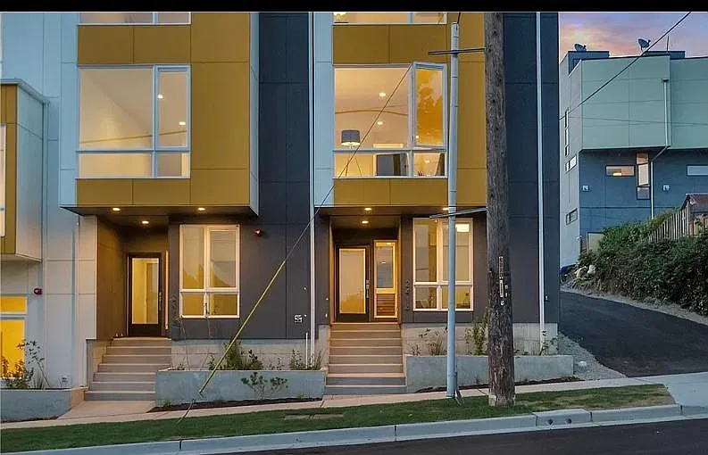 2414 S Plum St — Photo 2