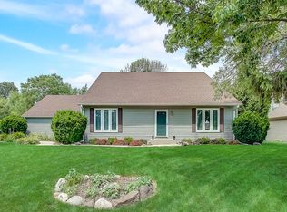 14110 W Fieldpointe Dr, New Berlin, WI 53151