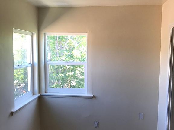 4th image of 11241 Emelita St