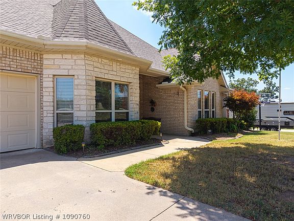 3rd image of 712 Ledanna Dr