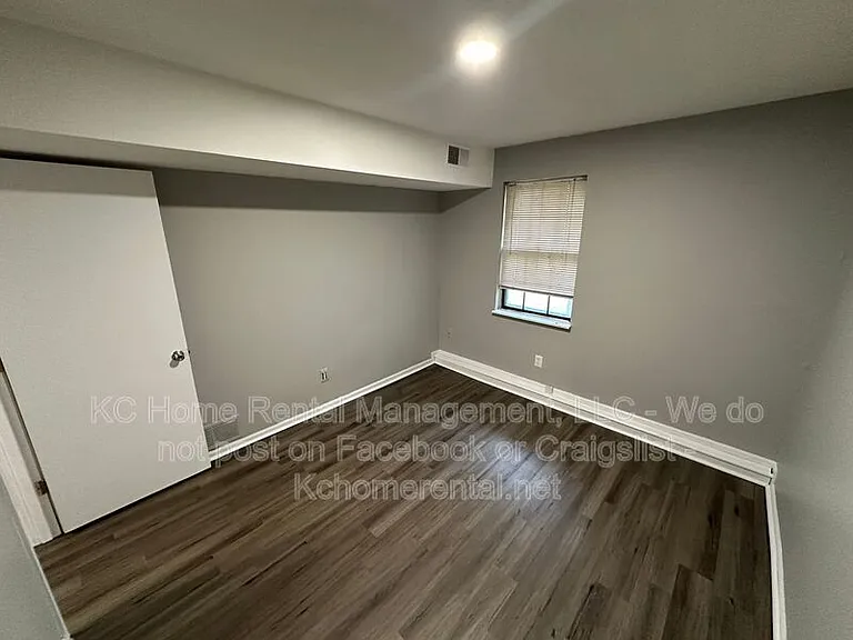 9213 E 54th Ter — Photo 13