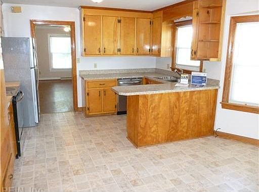 4th image of 5501 Springwood Dr