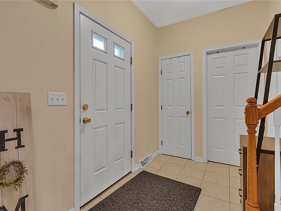 5th image of 106 Clearwater Dr