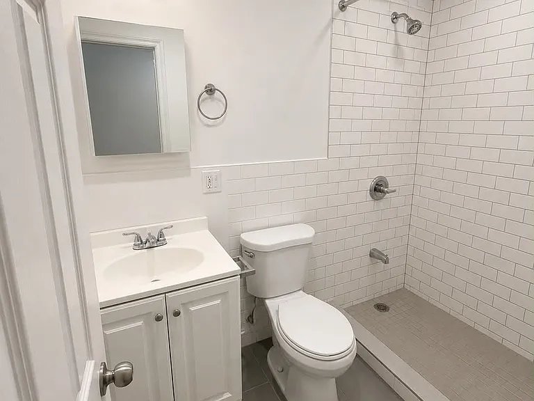 15 Ditmars St #G — Photo 2
