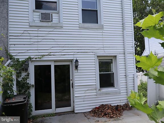 4th image of 743 Sharon Ave