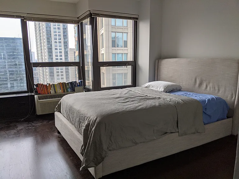 30 E Huron St — Photo 7