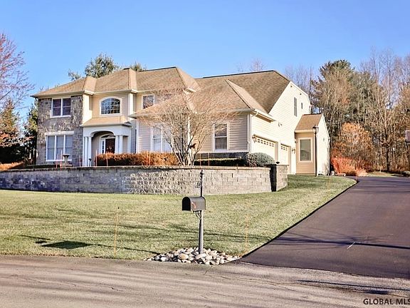 2nd image of 25 Windsor Ct