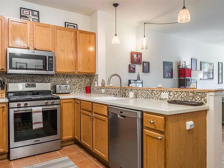 410 Farrell St — Photo 16