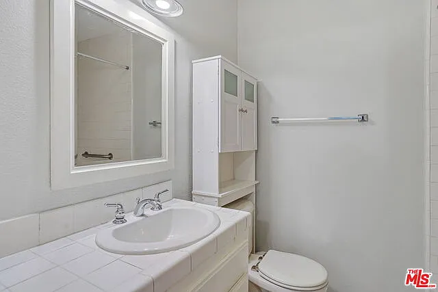 1006 Havenhurst Dr #4 — Photo 17