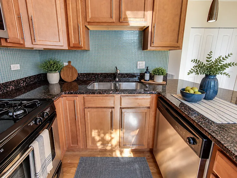3007 N Clifton Ave #302 — Photo 6