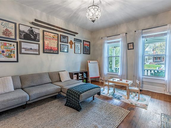 4th image of 306 Park Dr