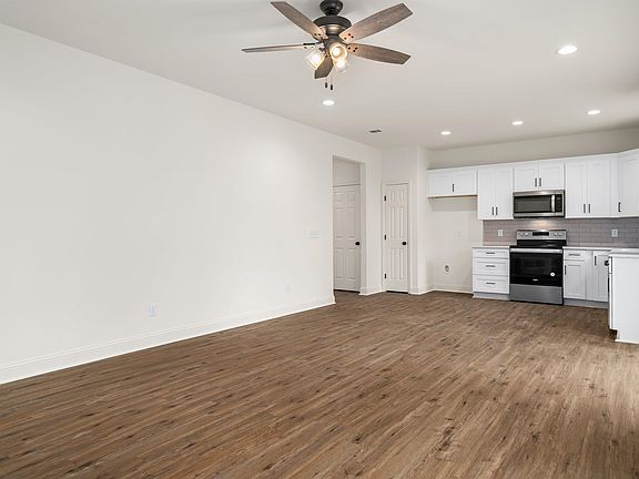 5th image of 823 Kent Dr