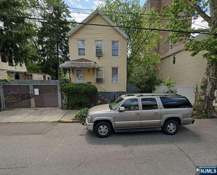 1st image of 62 Oak Avenue