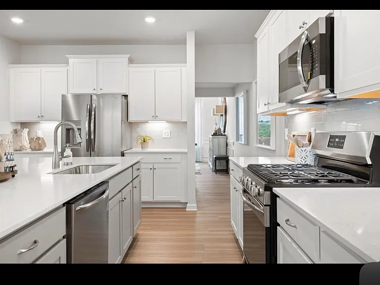 413 Pine St — Photo 15