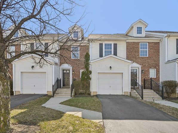 1143 Green Knoll Dr, Columbus, OH 43081