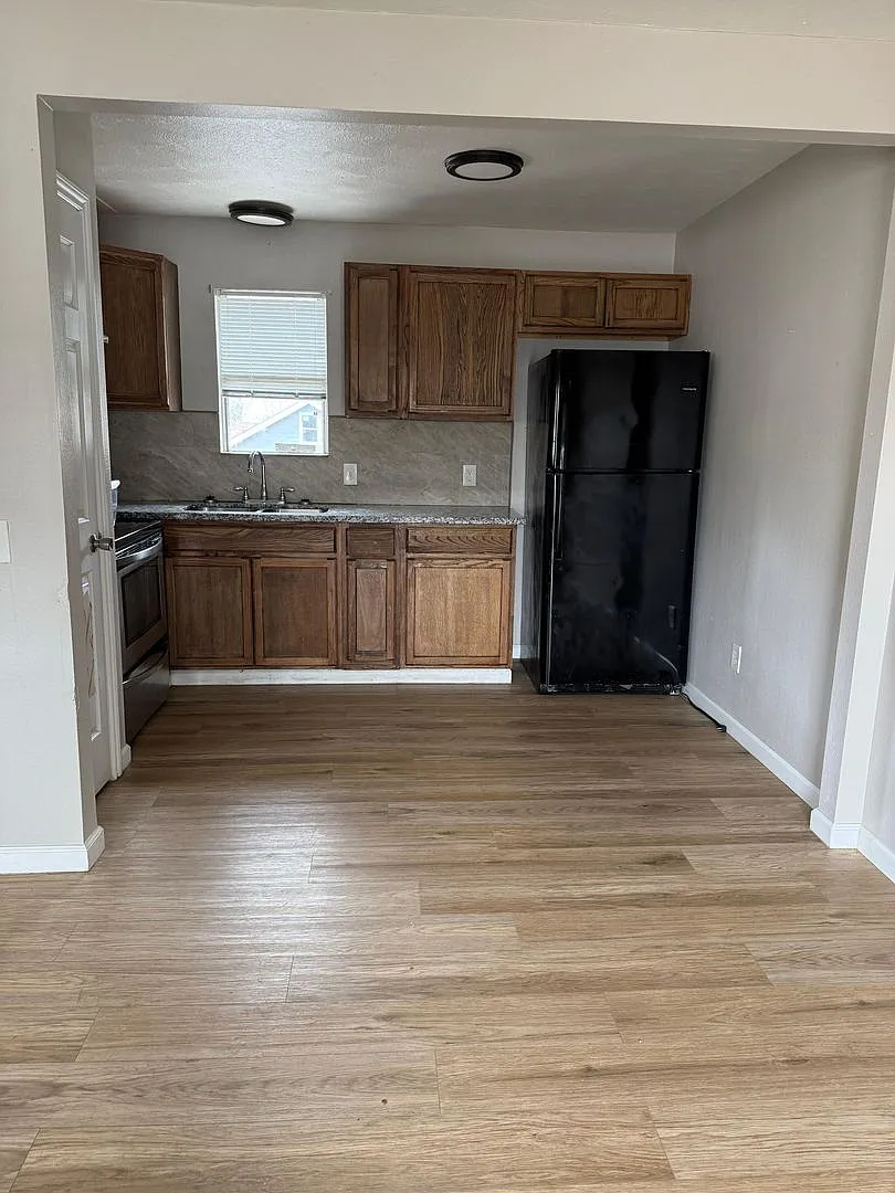 2575 Primrose Street — Photo 2