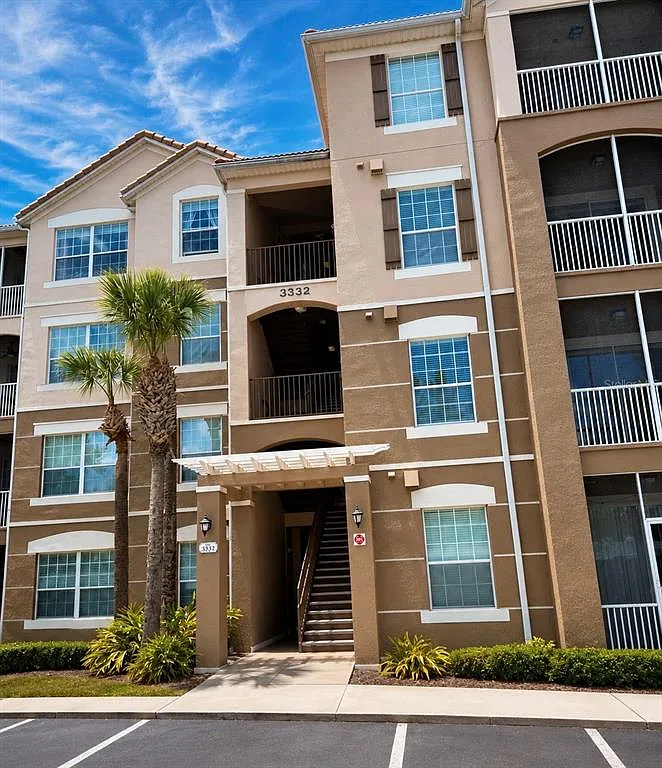 3 bed, 2.0 bath, 1247 sqft, $1,900 — Photo 2