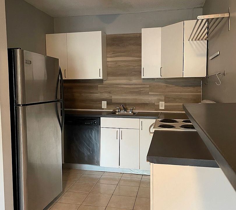 1st image of 3715 Oakland Ave APT 2