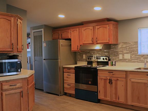 4th image of 1411 W Walnut St