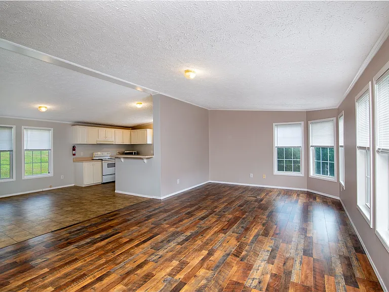 55 Crestview Hts — Photo 16