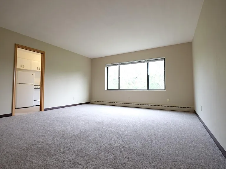 Laurel Terrace — Photo 22