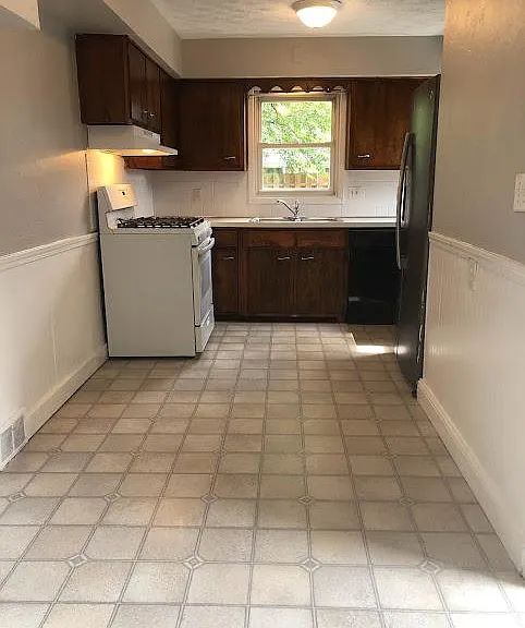 1009 Bellevue Dr — Photo 5