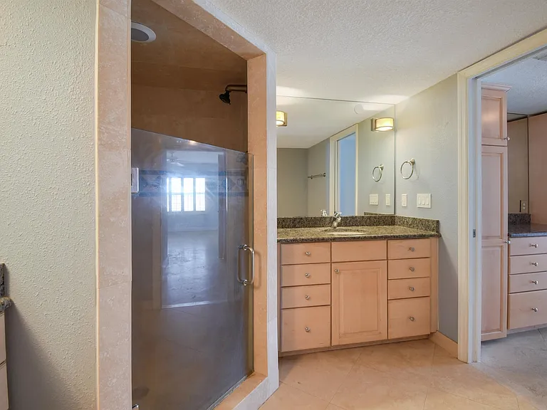 324 Village Dr #B — Photo 24