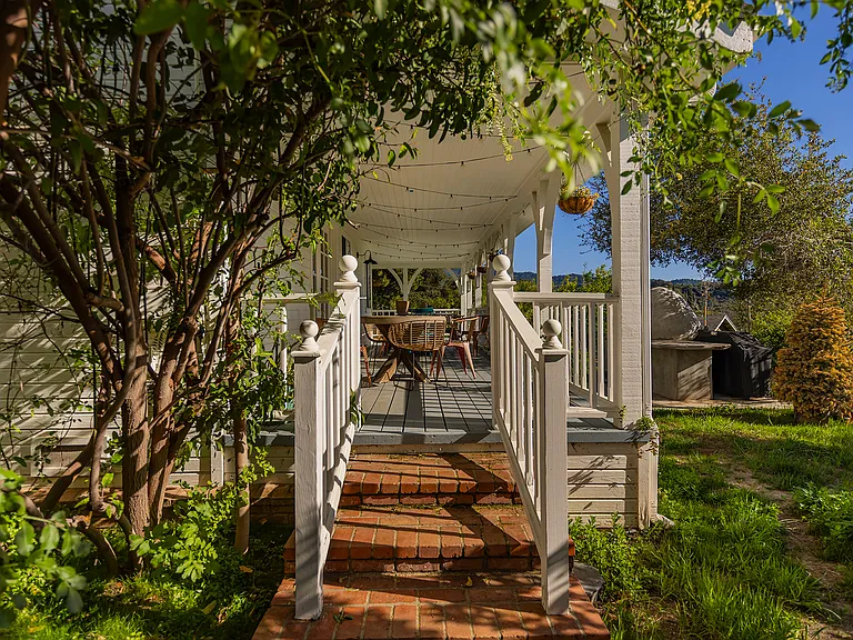 Loma Dr — Photo 40