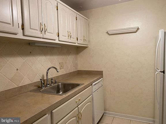 5th image of 20 Dougherty Blvd APT M5
