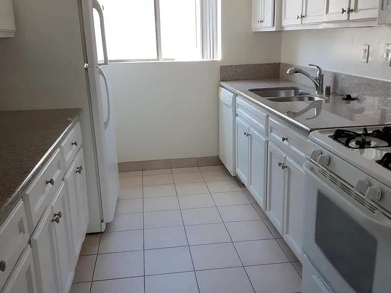 4450 Murietta Ave #18 — Photo 5