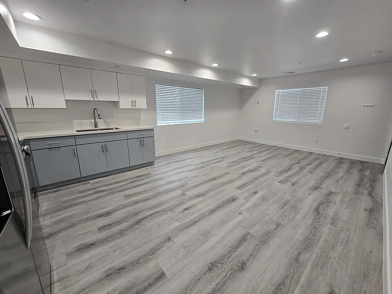 1807 Workman St #3/4 — Photo 2
