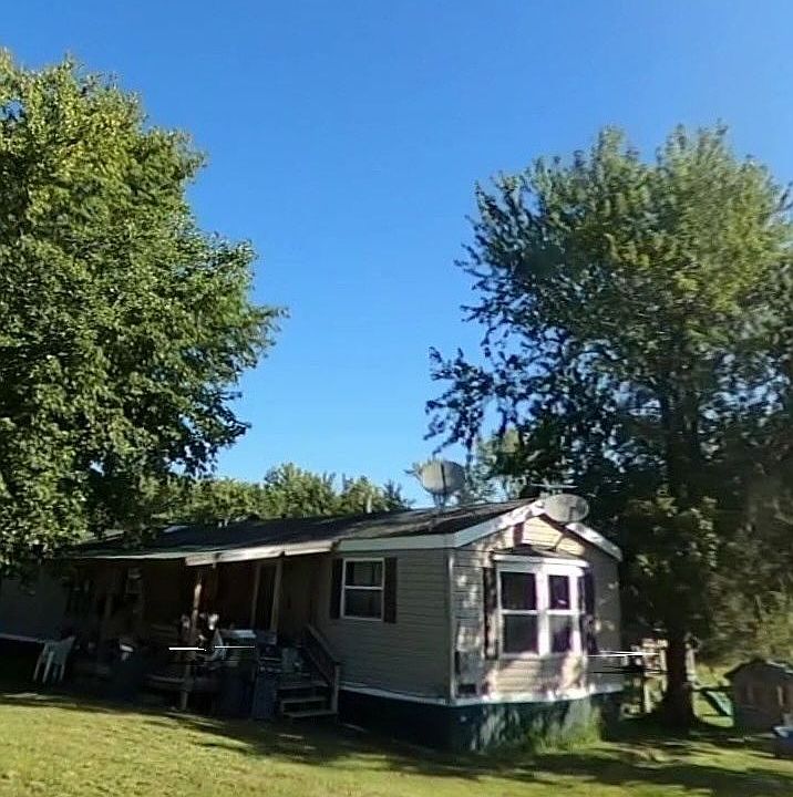 2nd image of 207 Market St