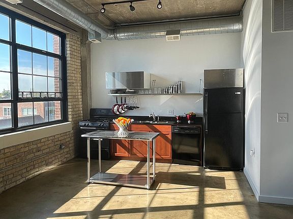 3rd image of 2621 W Washington Blvd #406