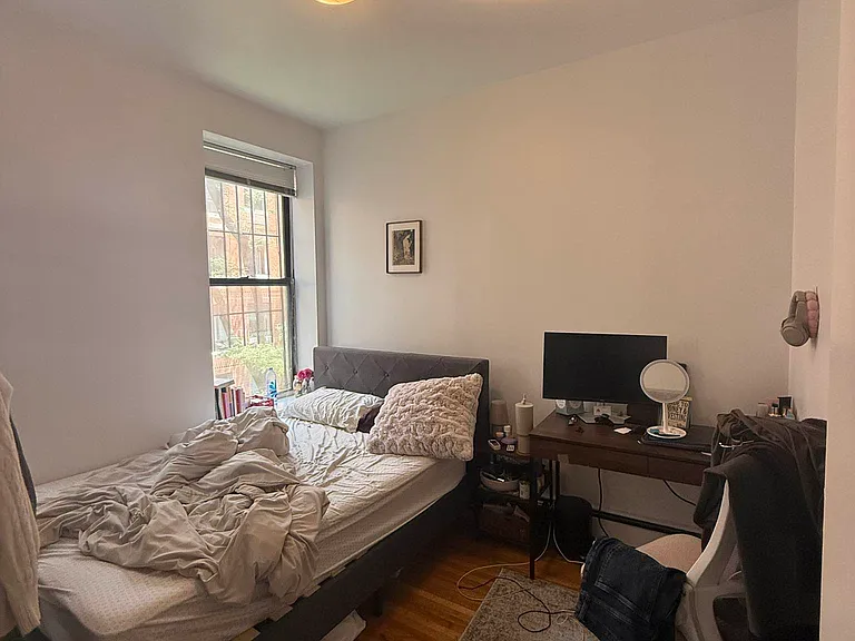 415 W 52nd St #3B — Photo 7