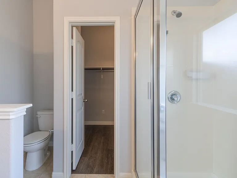 1411 Elbe St — Photo 24