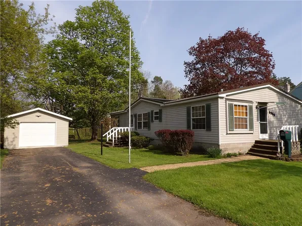 5854 New Hartford St, Wolcott, NY 14590