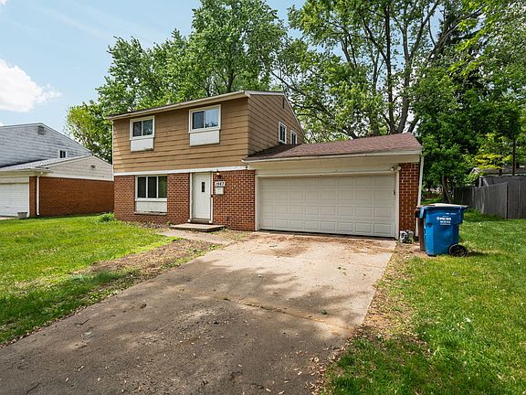 2nd image of 1567 Stratford Ct