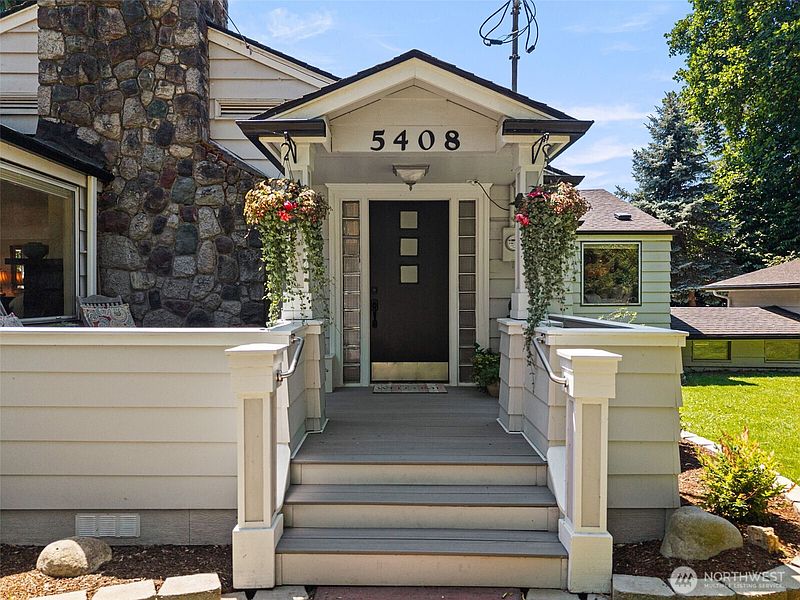 2nd image of 5408 71st Avenue Ct E
