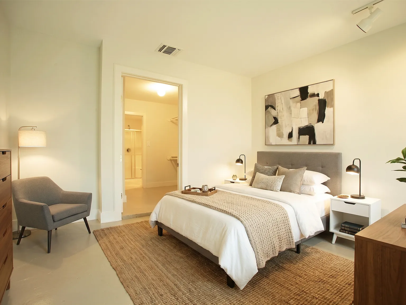 1 bed, 729 sqft, $985 — Photo 2