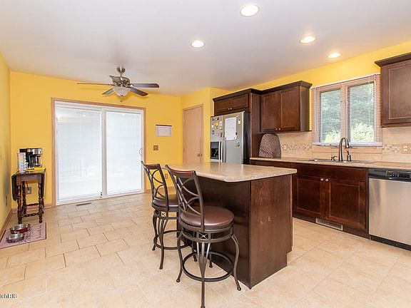 5th image of 23029 Blackbird Ave