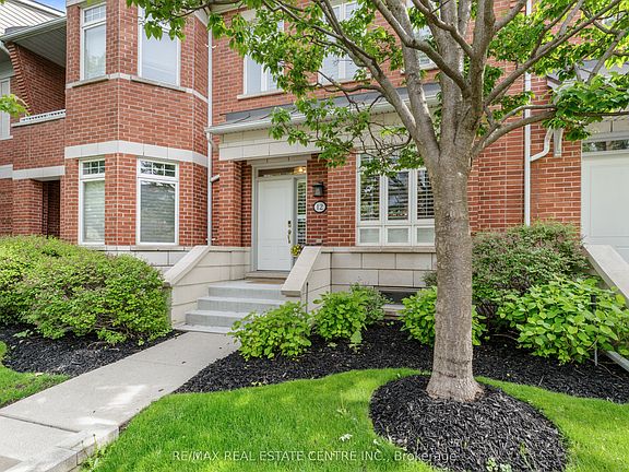 2nd image of 12 Saint Lawrence Dr E