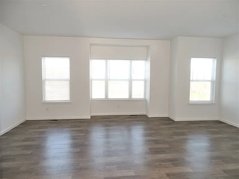 22 Glenbrook Ct — Photo 2