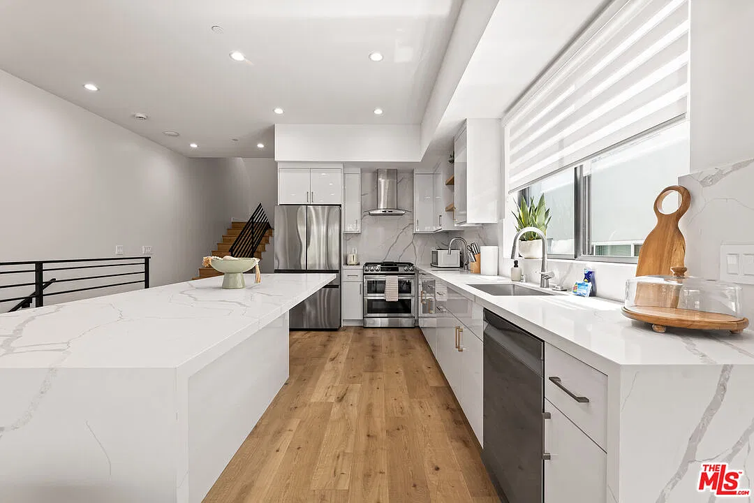 4 bed, 4.0 bath, $5,200 — Photo 4