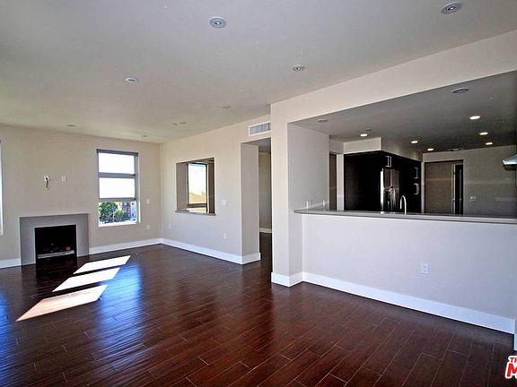 5th image of 1666 Greenfield Ave #401